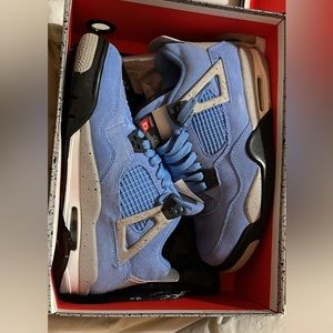 University blue jordan 4’s